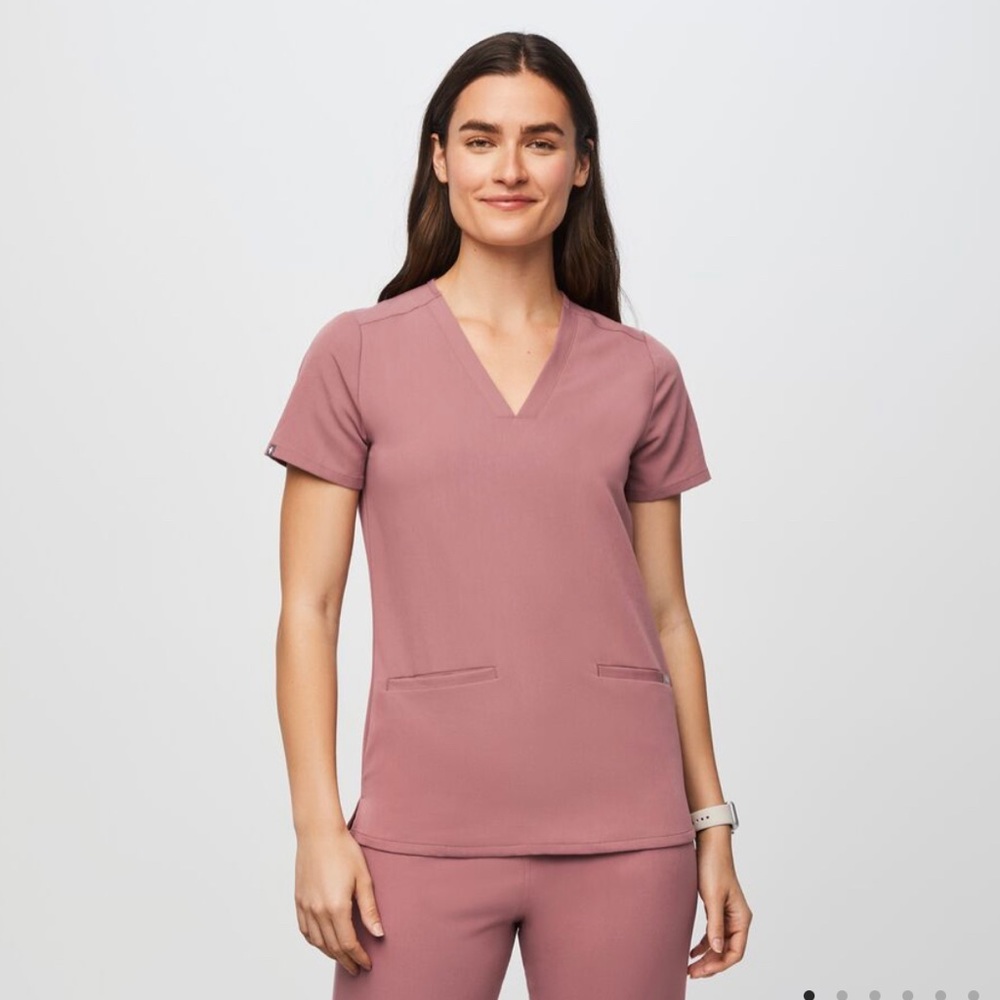 Figs Scrub Top|Women’s CATARINA one pocket top| Size: Small |Light mauve colored